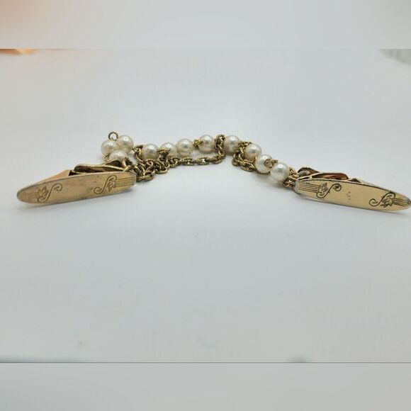 Vintage gold triple chain pearl sweater clip - Picture 1 of 8
